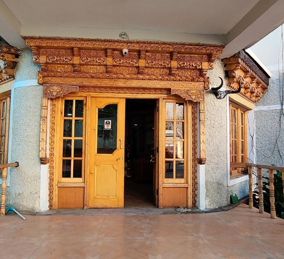 Hotel Royal Plaza Leh Extérieur photo